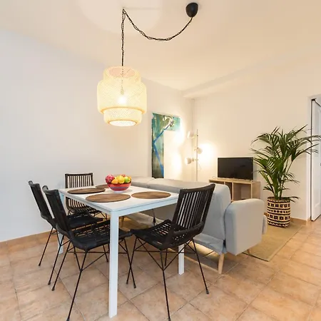 City, Sun And Living Apartment