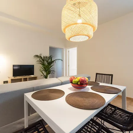 City, Sun And Living Apartment
